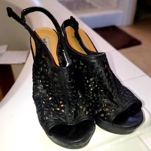 Black wedges